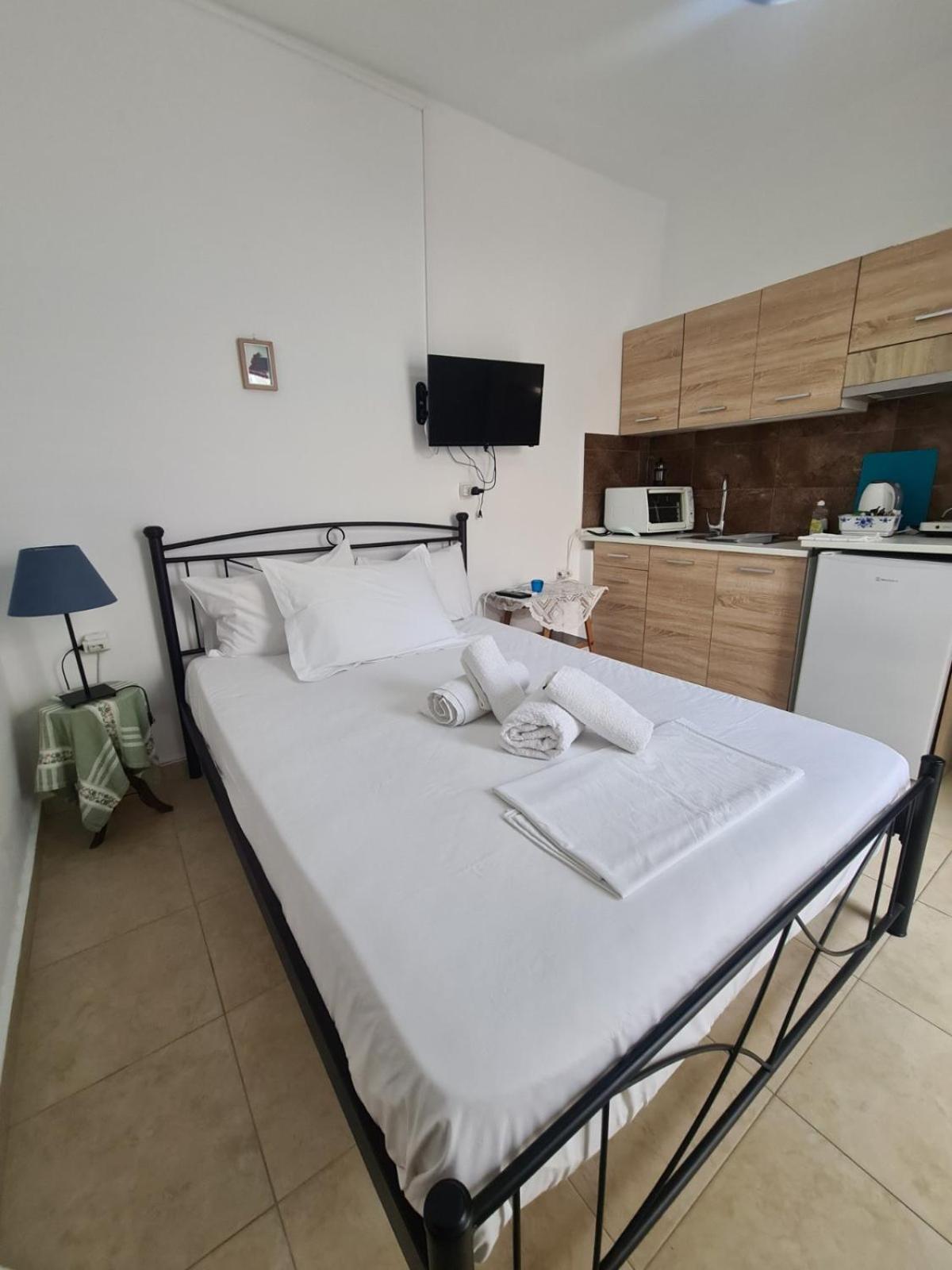 Aithra -Cosy Studio In Centre Of Poros Poros Town Екстериор снимка