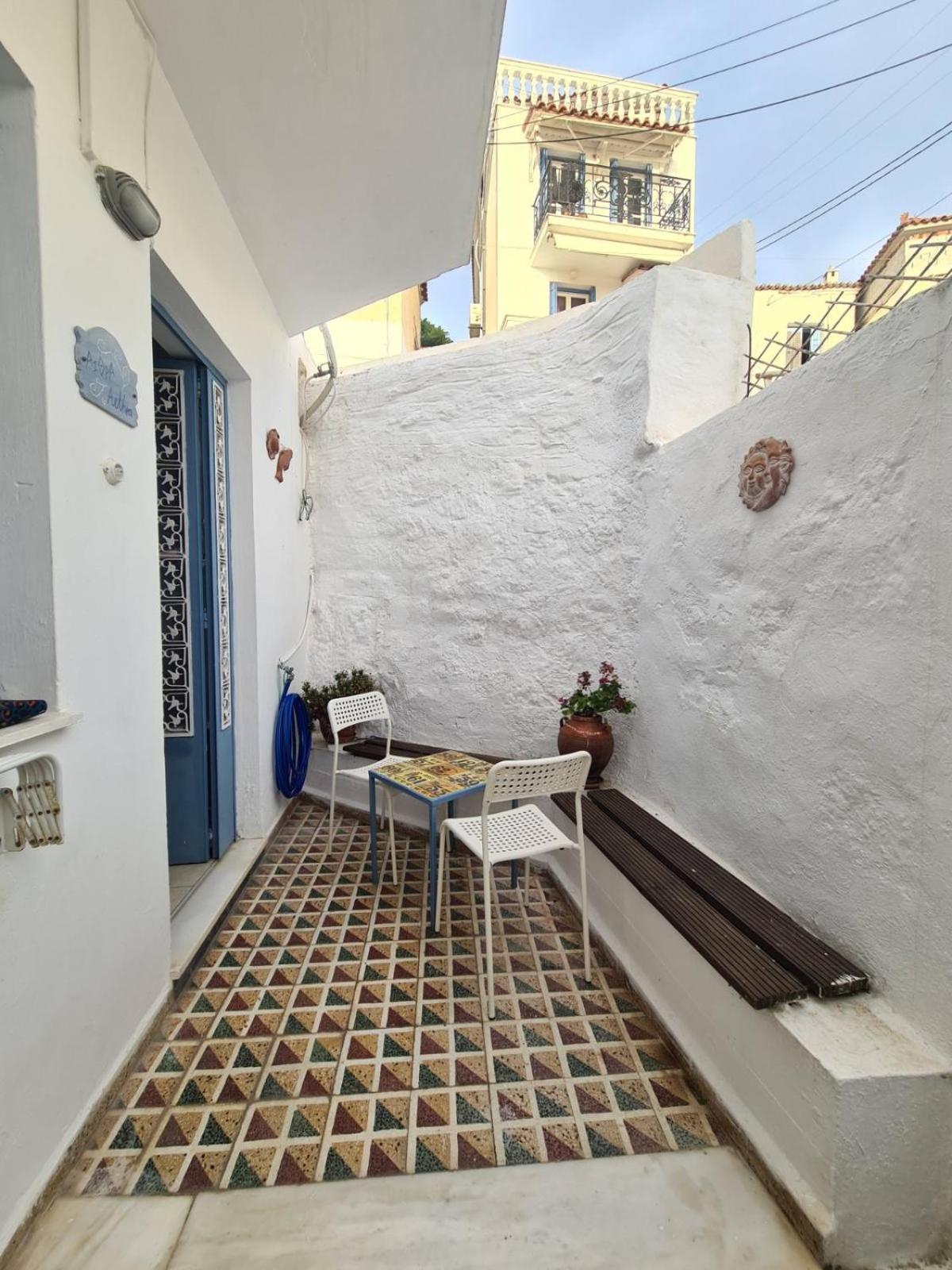 Aithra -Cosy Studio In Centre Of Poros Poros Town Екстериор снимка
