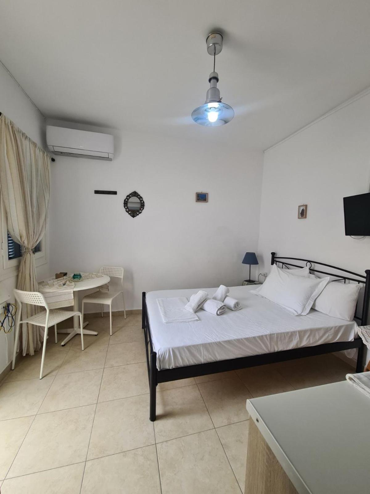 Aithra -Cosy Studio In Centre Of Poros Poros Town Екстериор снимка